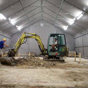 Ein Bagger im Mariendom