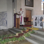 Kindergartenkinder feiern Palmweihe