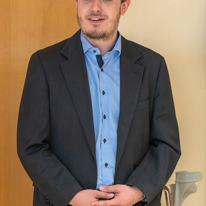 Pfarrgemeinderats-Obmann Jakob Haijes gratuliert