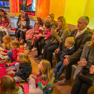Festgottesdienst mit Kinderkirche im Feierraum