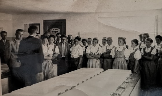Jugendausflug nach Mattsee/besichtigung der Kühlanlage / Dank an Berta Strasser Jugendausflug nach Mattsee/besichtigung der Kühlanlage
