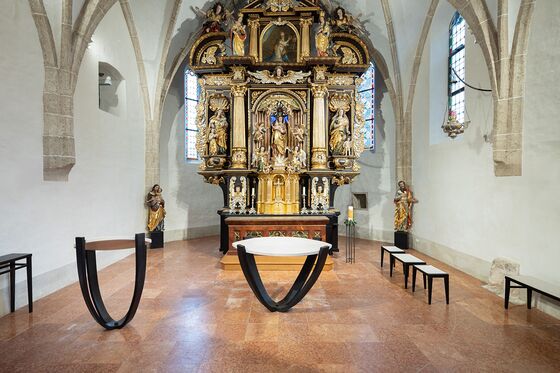 Pfarrkirche Wippenham: Frauen im Zentrum des Glaubens / © Gregor Graf Besonders der Hochaltar setzt ein starkes Zeichen: Frauen stehen hier im Zentrum der Heilsgeschichte.