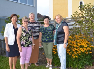 Leitungsteam Von links nach rechts: Michaela Hartl (Schriftführerin und Kassiererin), Inge Wimberger (Kassiererin-Stellvertreterin), Ulrike Sailer (Obfrau), Sylvia Schneeberger (Schriftführerin-Stellvertreterin), Gabriele Kiesenhofer (Dekanatsleiterin)
