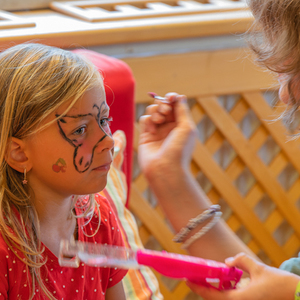 Ein buntes Programm mit Kinderschminken