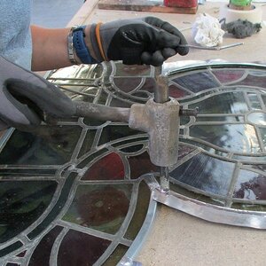 Restaurierung der Gemäldefenster des Mariendoms