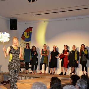 MODENSCHAU und Informationen über ökologisch und fair hergestellte Kleidung 