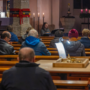 Unterschiedliche Station luden zur Beschäftigung mit dem Thema 'Friede mit mir/meinem Nächsten'