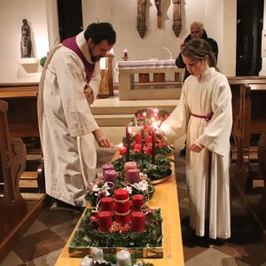 Adventfeier mit Genuss-standln in St. Quirinus