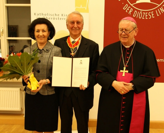 Herte und Dr. Eduard Pesendorfer mit Bischof Dr. Ludwig Schwarz