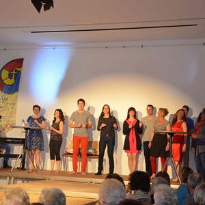 MODENSCHAU und Informationen über ökologisch und fair hergestellte Kleidung 