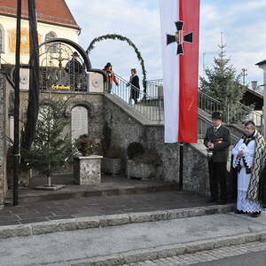 Ehrung am Kriegerdenkmal