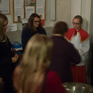 Ostereierausteilen der Ministranten