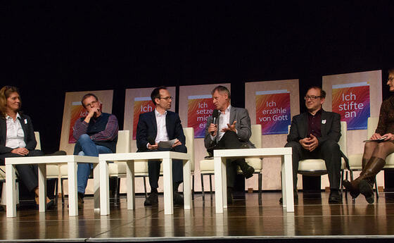 Als SeelsorgerInnen dorthin gehen, wo die Menschen sind - 70 Jahre hauptamtliche Laien & 40 Jahre LaientheologInnen in der Kath. Kirche in OÖ. Foto: Jack Haijes