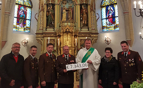 Pfarre St. Johann am Walde spendet für Opfer des Zeltunglücks Frauschereck