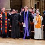 Gegenseitiges Segnen  bei der Ökumenischen Vesper im Rahmen der „Langen Nacht der Kirchen' im Linzer Mariendom.