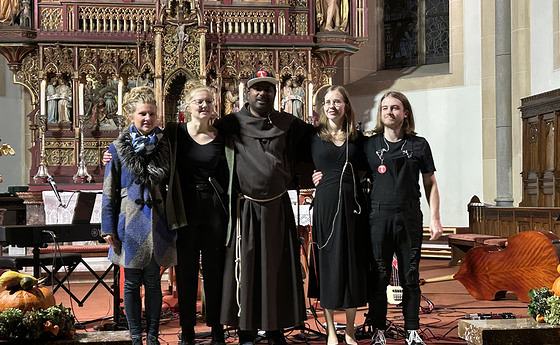 E. Schobesberger Pater Sandesh mit Band