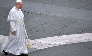 Papst Leo XIV. wird in den kommenden Tagen an der Lunge operiert.
