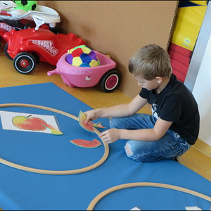 Thema 'Eichhörnchen' und 'Apfel'