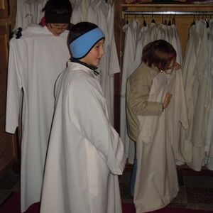 Jungmedizinerin als Ministrantin 