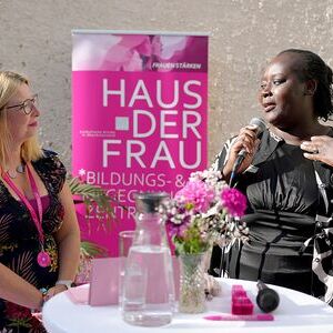 Claudia Buchinger im Gespräch mit  Abena Carty Pinner