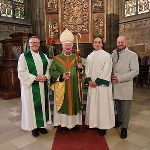 V. l.: Pfarrer Klemens Hofmann, Bischof Manfred Scheuer. Pastoralvorstand Wolfgang Roth und Verwaltungsvorstand Markus Woda