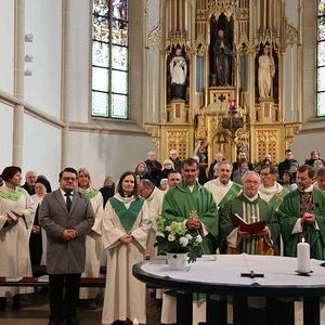 Am 25. Jänner 2026 wurden Pfarrer Abt Reinhold Dessl, Pastoralvorständin Maria Krone und Verwaltungsvorstand Daniel Himsl in der Pfarrkirche Ottenheim von Generalvikar Severin Lederhilger feierlich in ihr Amt eingeführt.