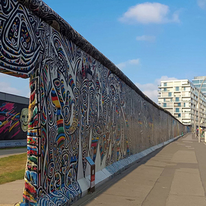 East Side Gallery an der alten Mauer