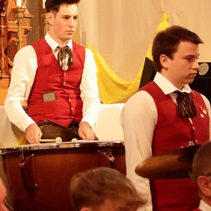 mit dem Musikverein Kleinraming, dem Behamberger Chor 'In ana Dur' und der Michlbauern Rud