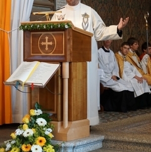 Erster Festgottesdienst mit Bischof Ludwig