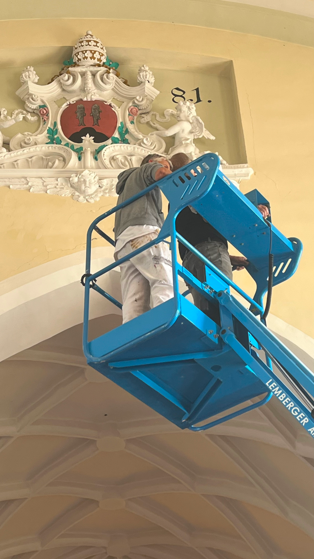Reparaturarbeiten im Inneren der Kirche