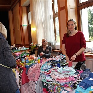 Erfolgreicher Baby- und Kinderkleider-Basar