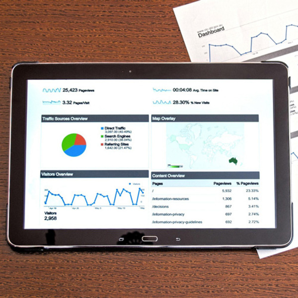 Tablet  mit Statistik-Informationen