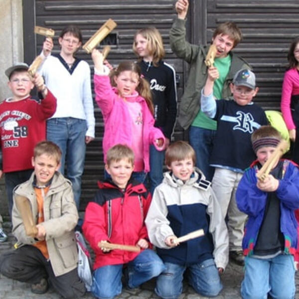  Ministranten gingen von Haus zu Haus mit ihren Ratschen