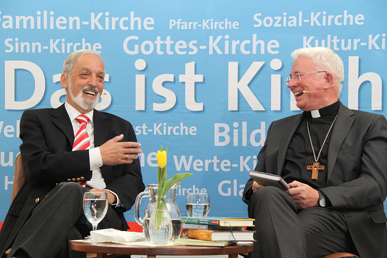 Prof. Heinz Nußbaumer und Erzbischof Franz Lackner / © EDS Trauer um „Brückenbauer' Heinz Nußbaumer