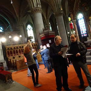 Die einen besprechen Konzertdetails, die anderen stehen im Fotolicht.