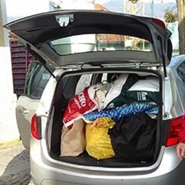 Sammlung von Haushaltswaren für Caritas