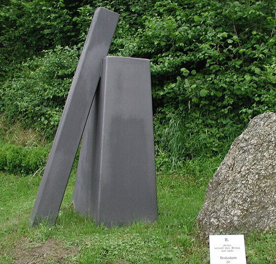 II. Station: Jesus nimmt das Kreuz auf sich.