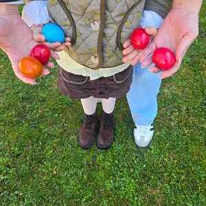 Ostereiersuche im Pfarrgarten