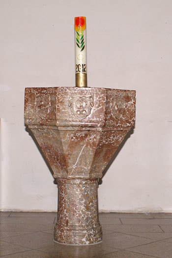 Taufbecken / © Pfarre Ottensheim Taufbecken