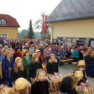 Erntedankfest mit Turmkreuzsteckung und Turmkreuzsegnung