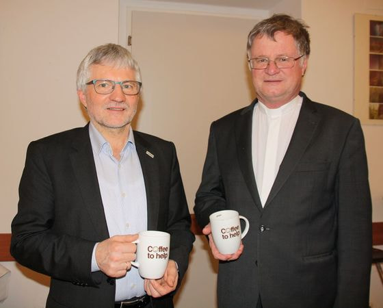 Coffee to help mit Caritas-OÖ-Direktor Franz Kehrer, MAS (l.) und Bischof Manfred Scheuer (r.).