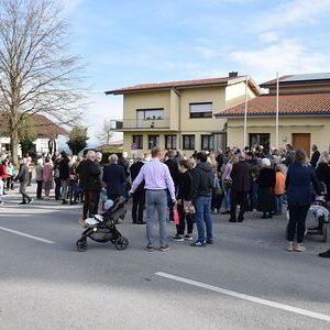 Palmweihe vor dem Pfarrheim