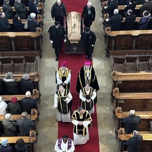 Am letzten Weg mit Stifts Diakon Julian Gillesberger, Stiftspfarrer Werner Rad, Domkapitualr Martin füreder, Propst em. Johann Holzinger und Probst Klaus Sonnleitner