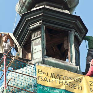 Turmhelm: Abnahme und Wieder-Aufsetzen