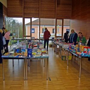 Weihnachtsbuchausstellung mit Kreativmarkt