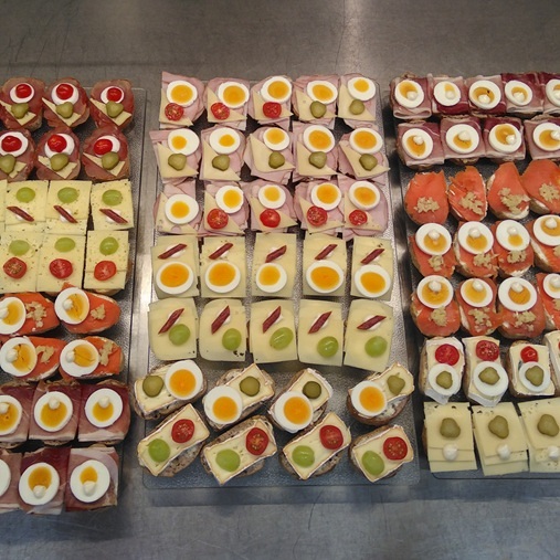 eine bunte Auswahl an Brötchen