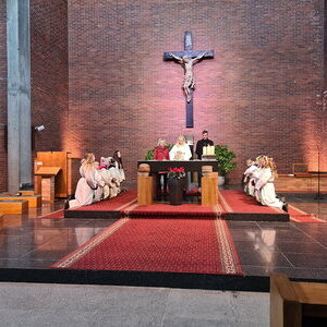 Kindersegnung, Kasperl und Pfarrkaffee