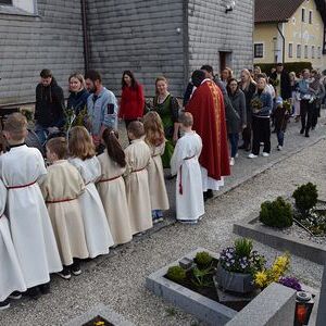 Palmweihe vor dem Pfarrheim