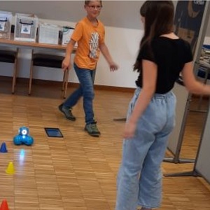 Programmieren mit dem Dash-Roboter in der Stadtbibliothek Schärding