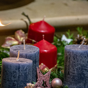 Adventkranzweihe in St.Peter/Hart sehr stimmungsvoll gestaltet